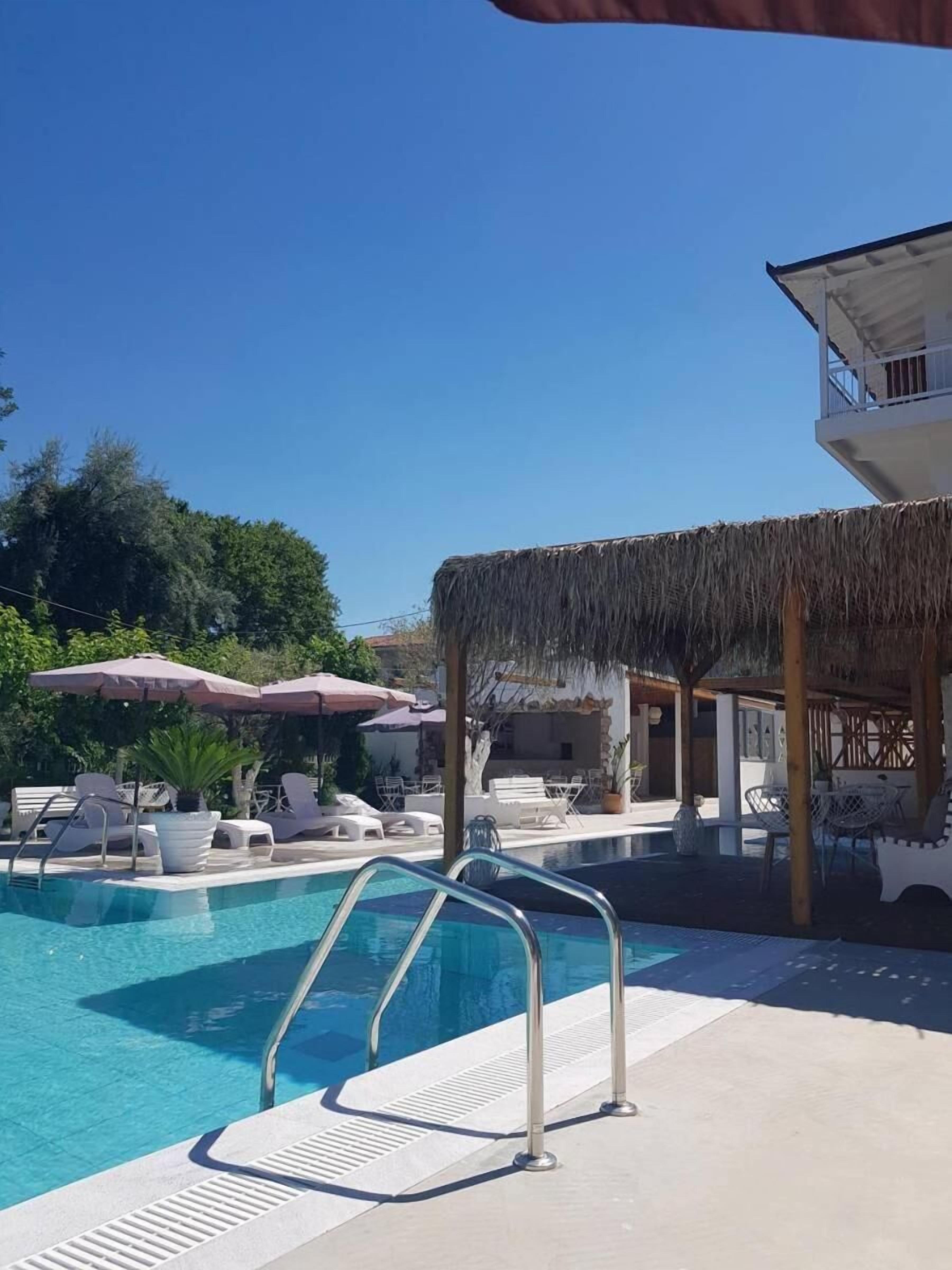 Outdoor pool, sun loungers