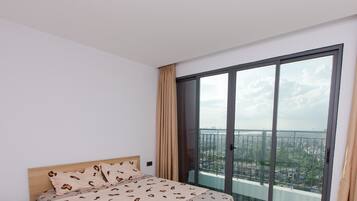 Deluxe Apartment | Down comforters, memory foam beds, desk, laptop workspace