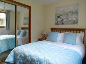 Comfort Apartment, 2 Bedrooms, Ground Floor | 2 bedrooms, blackout curtains, iron/ironing board, travel cot - Home from Holm (Inverness)