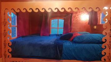 Wooden Caravan Gypsy | Blackout drapes, iron/ironing board, free WiFi, bed sheets