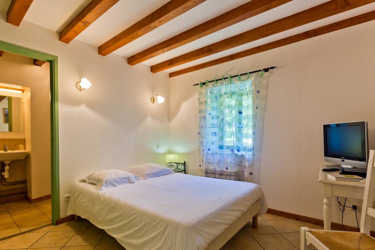 1 chambre, bureau, Wi-Fi gratuit, draps fournis