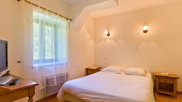 1 bedroom, desk, free WiFi, bed sheets