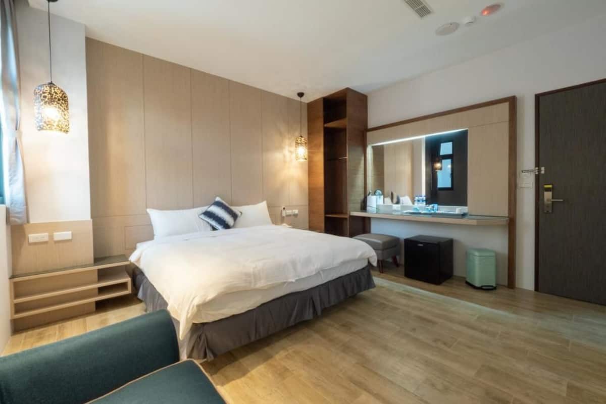Standard Double Room | Premium bedding, minibar, desk, blackout curtains