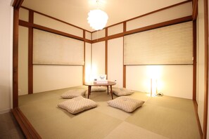 Detached house (11 people) CG -1 | Blackout drapes, iron/ironing board, free WiFi, bed sheets - LAGRACE Shotenshita (Osaka)
