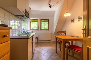 Design Studio, Mountain View | Private kitchen