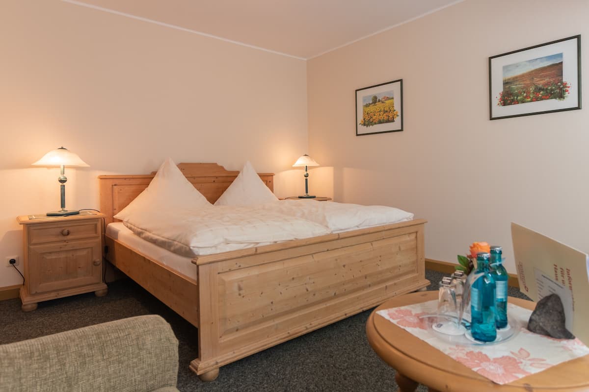 1 bedroom, premium bedding, down duvets, desk