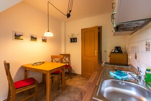 Design Studio, Mountain View | Private kitchen