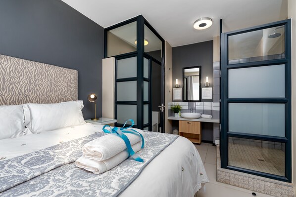 Premium bedding, individually decorated, individually furnished - The Rosebank Collection (Johannesburg)