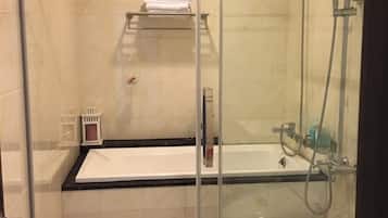 Elite Double Room | Bathroom | Free toiletries, hair dryer, slippers, towels