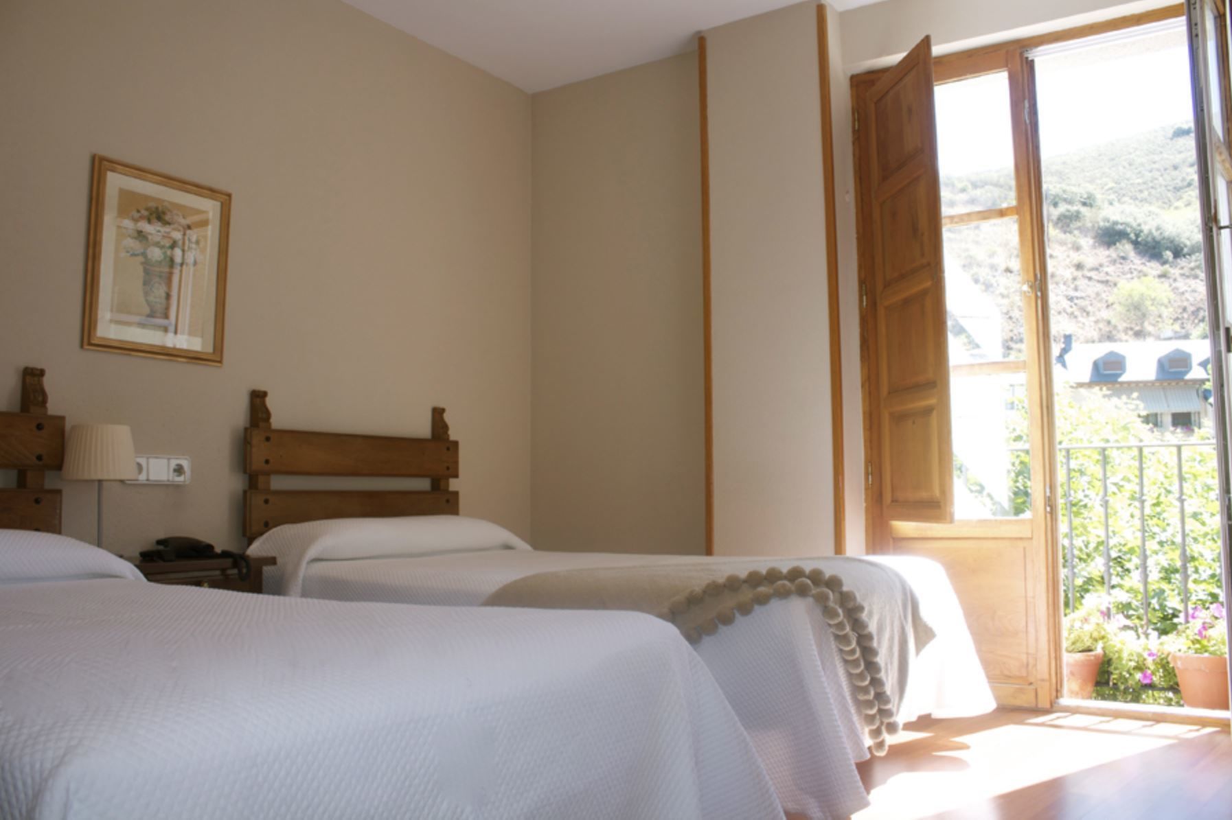 Twin Room | Rollaway beds, free WiFi, bed sheets