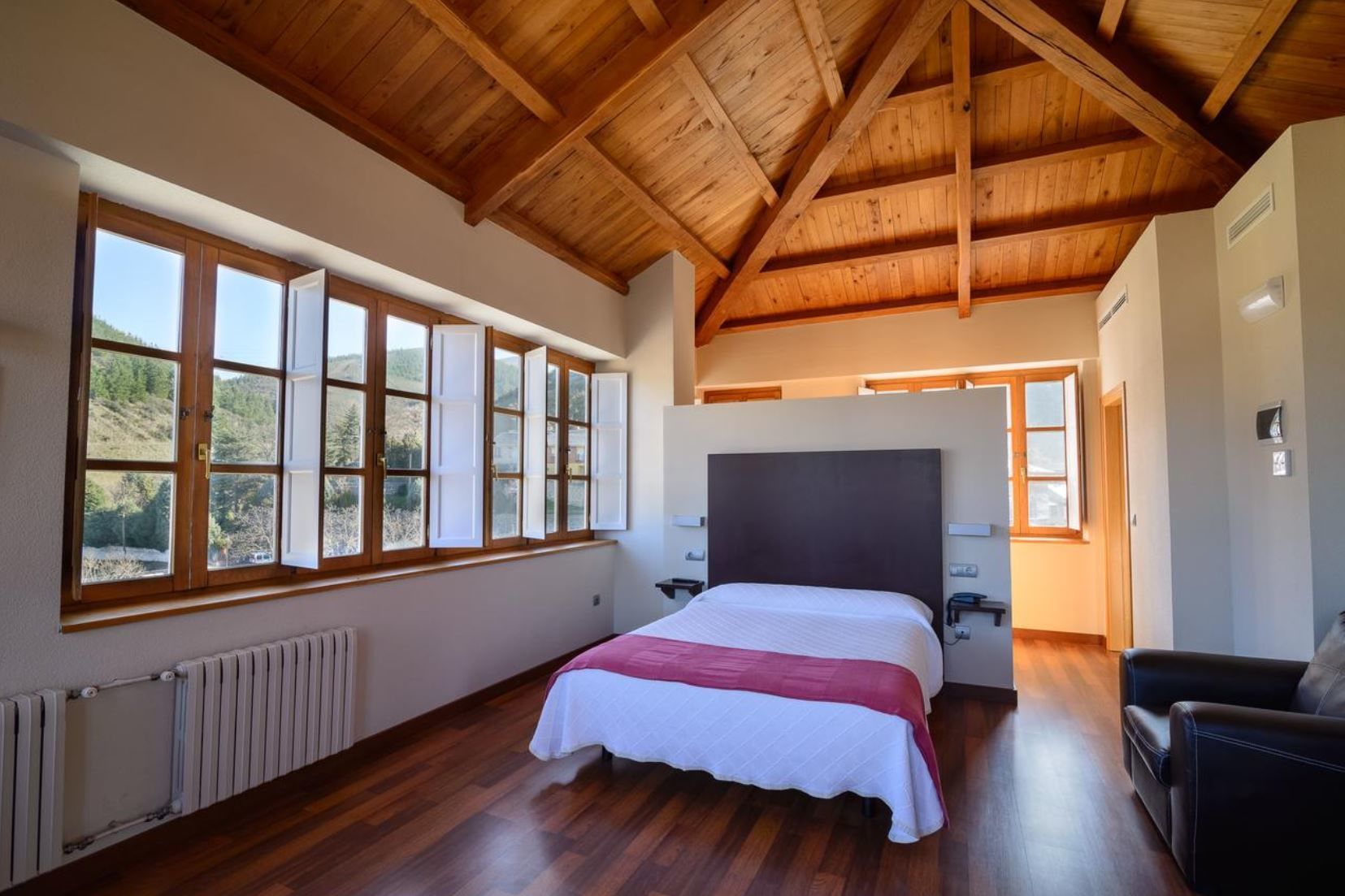 Rollaway beds, free WiFi, bed sheets