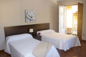 Rollaway beds, free WiFi, bed sheets - Hostal El Palacio (Molinaseca)
