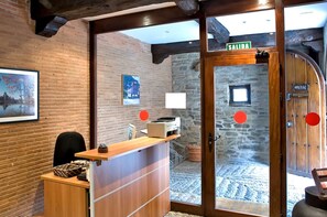 Reception - Hostal El Palacio (Molinaseca)