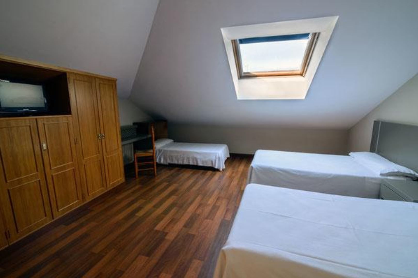 Triple Room | Rollaway beds, free WiFi, bed sheets