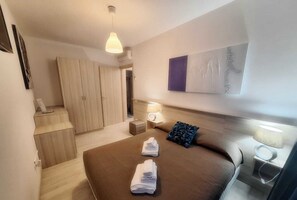 Familieværelse | Minibar, pengeskab på værelset, sengetøj