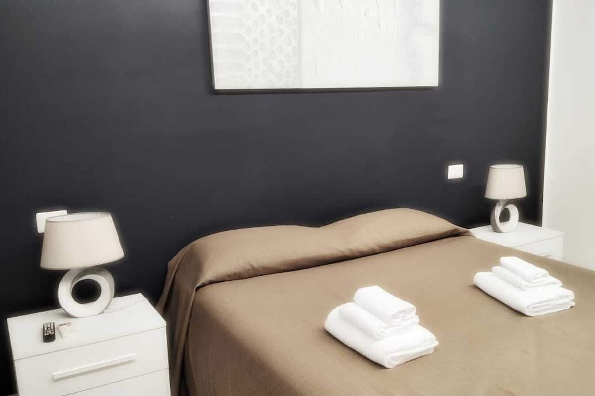 Premium Room | Minibar, in-room safe, bed sheets