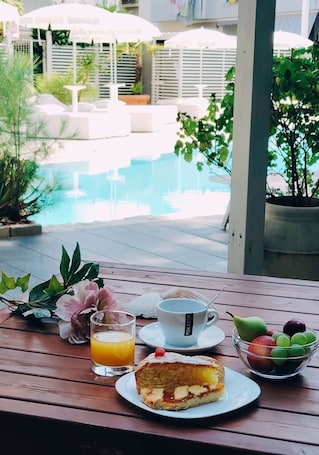 Breakfast meal. Biancopineta B&B