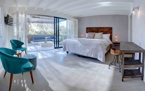 Habitación de lujo, vistas al río | Ropa de cama de alta calidad, caja fuerte, sistema de insonorización