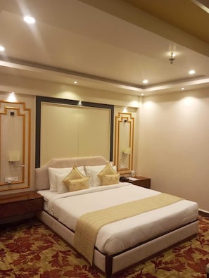 Individually decorated, individually furnished, soundproofing - Hotel Heiga (Shillong)