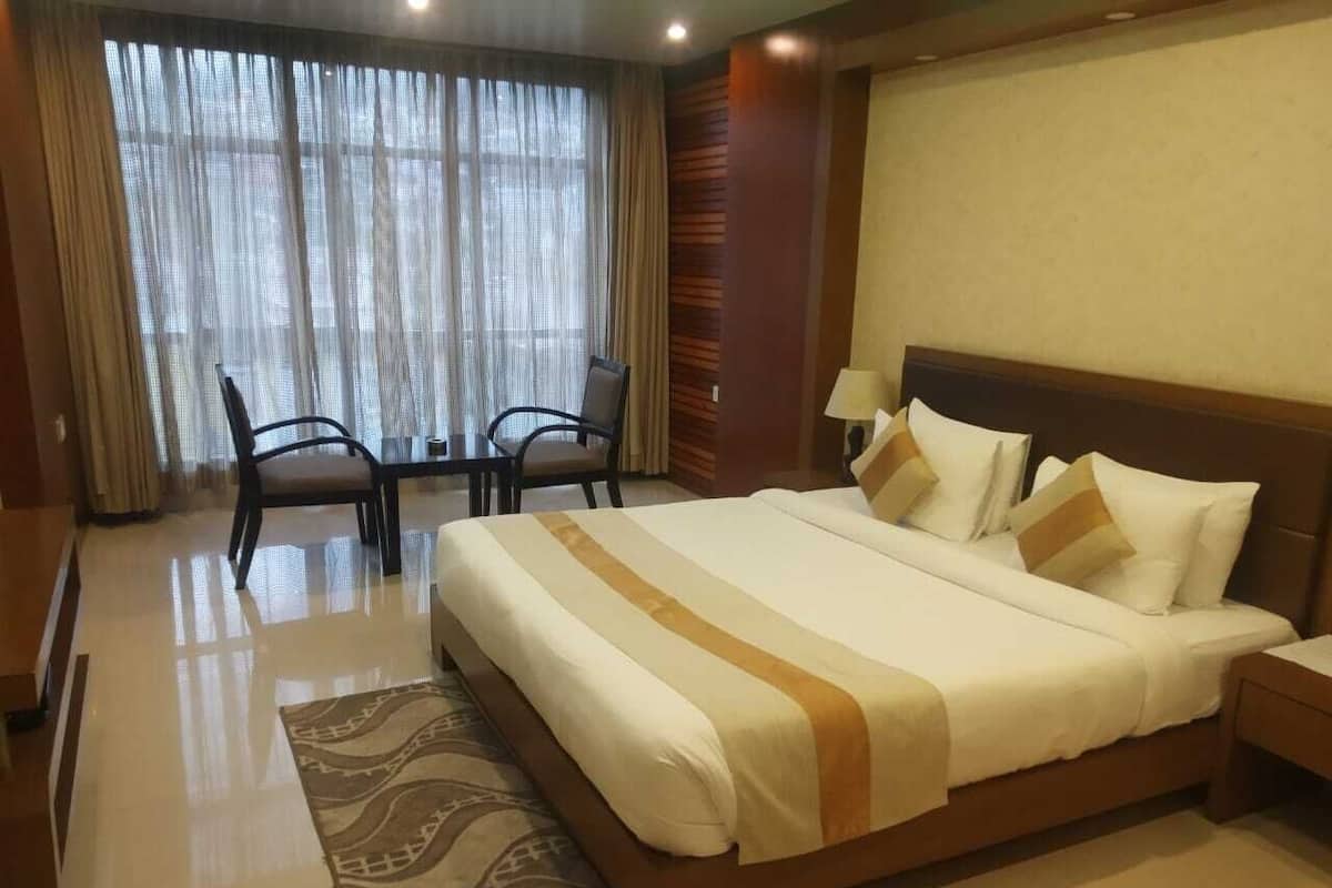 Executive Room | 1 bedroom, individually decorated, individually furnished, soundproofing