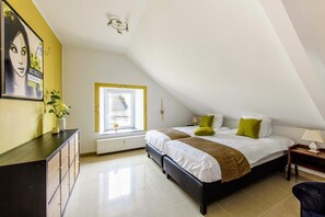 2 bedrooms, iron/ironing board, bed sheets