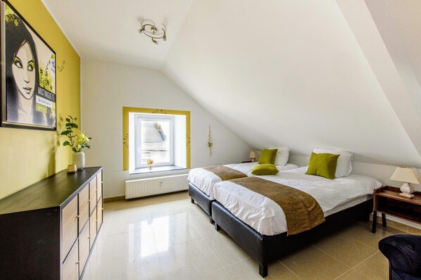 2 bedrooms, iron/ironing board, bed sheets - Zythogite Apartment 6 persons with garden, bbq (Tintigny)