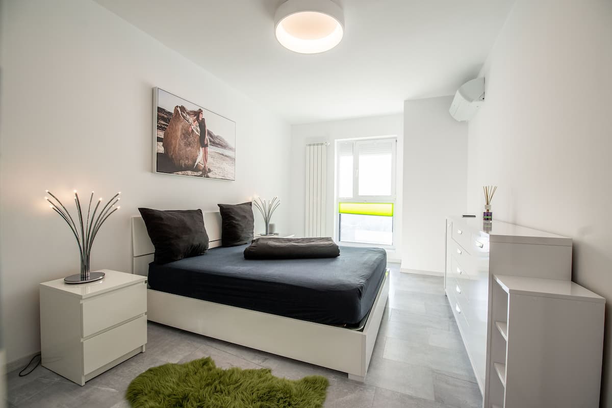 Luxury Apartment | Frette Italian sheets, premium bedding, pillowtop beds, in-room safe