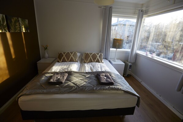 Double Room, Shared Bathroom (Balcony)
