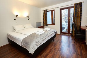 Basic Room, 1 King Bed