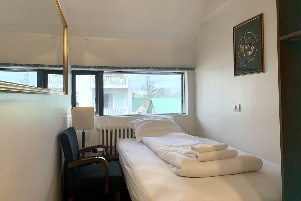 Chambre Simple Économique | 1 chambre, rideaux occultants, Wi-Fi gratuit, draps fournis