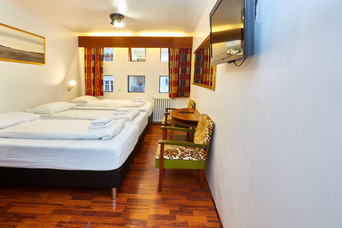 Chambre Triple Économique, coin cuisine | 1 chambre, rideaux occultants, Wi-Fi gratuit, draps fournis