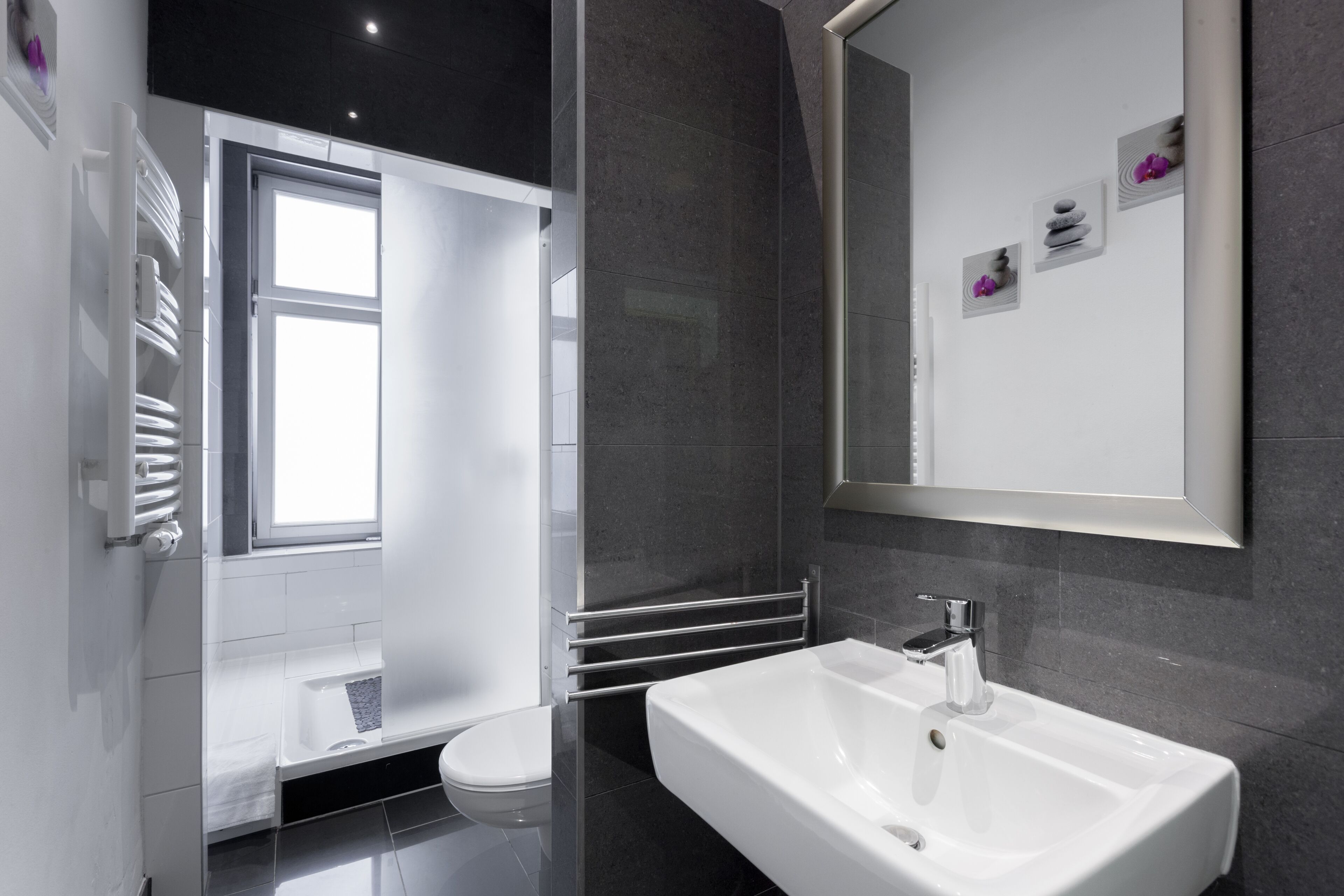Combined shower/bathtub, hair dryer, towels, soap