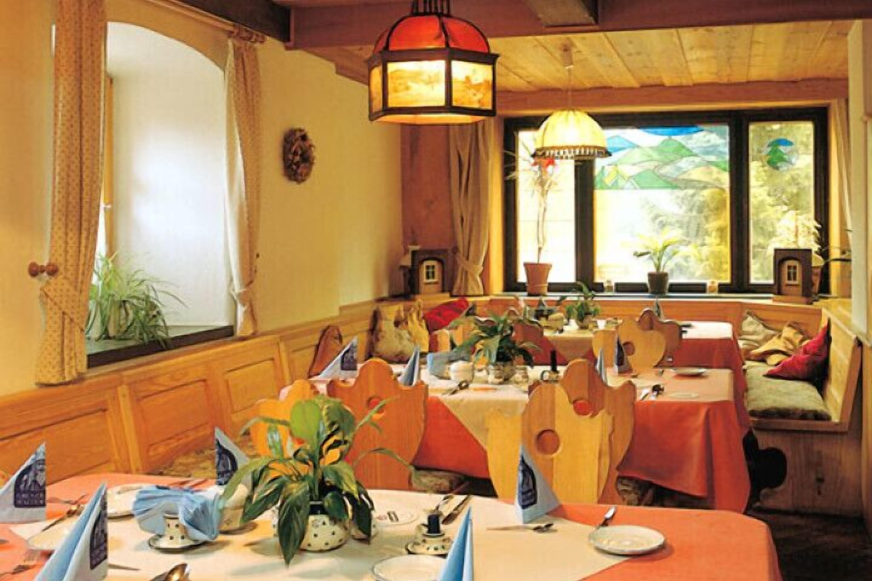 每日供應自助早餐 (每人 EUR20)