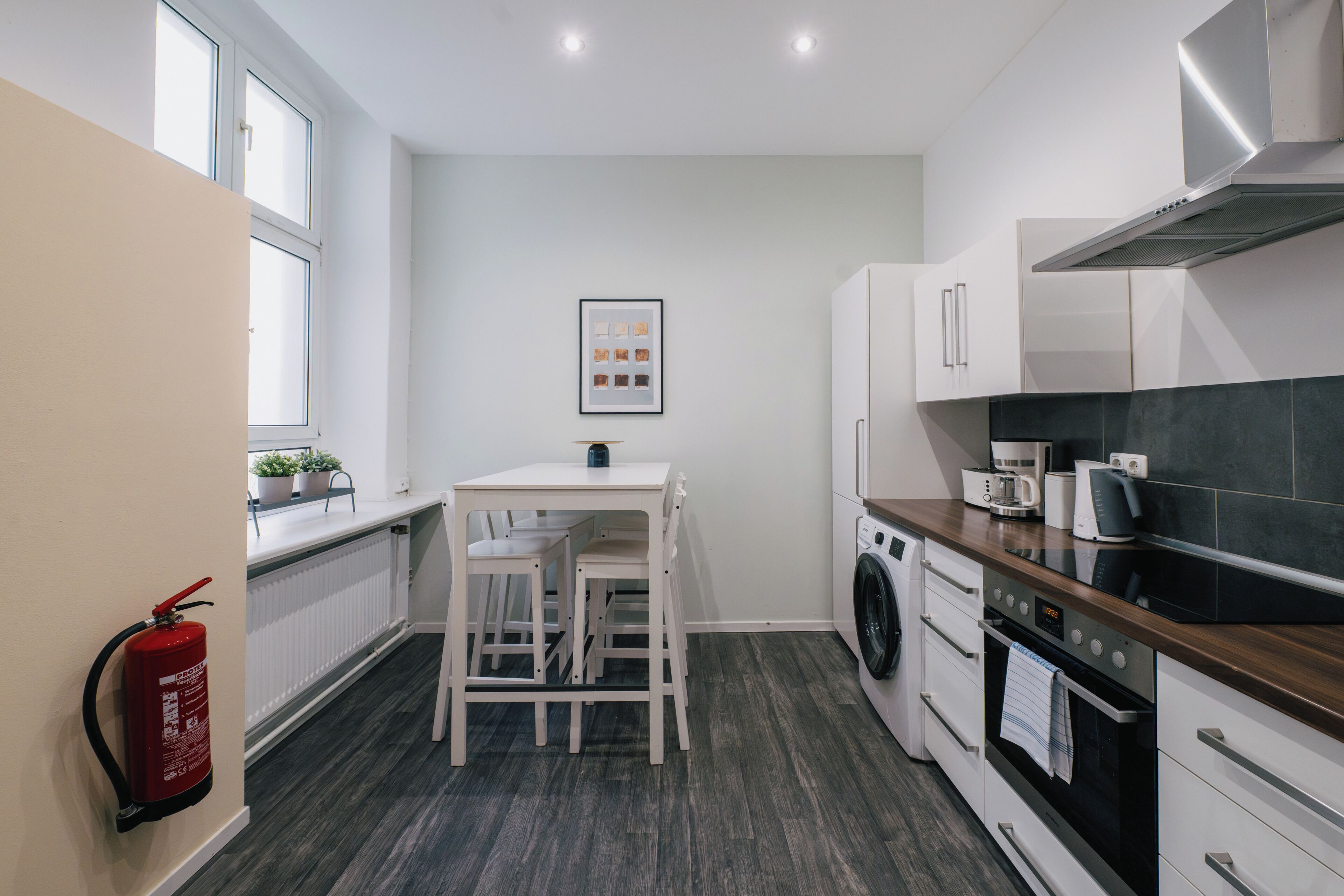 Coffee/tea maker, fridge, microwave, oven