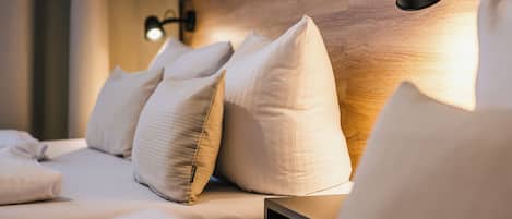 2 chambres, bureau, rideaux occultants, fer et planche Ă repasser