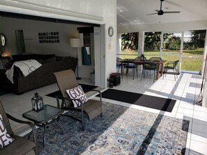 屋外ダイニングエリア