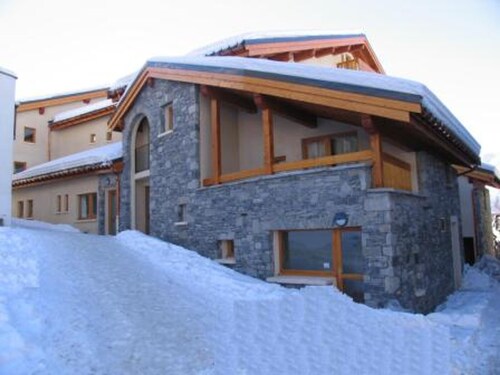 Appartement cosy, 5 pers, centre village, proche pistes, balcon, parking, WIFI, draps inclus