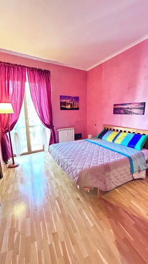 2 chambres, coffres-forts dans les chambres, fer et planche à repasser