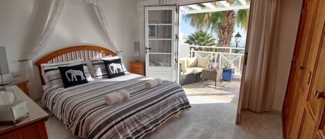 4 bedrooms, in-room safe, iron/ironing board, free WiFi
