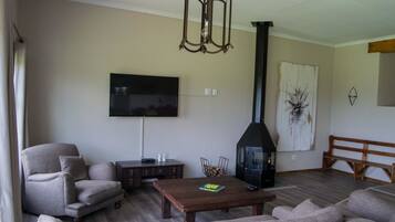 Apartamento (Top Deck) | Área de estar | TV de tela plana