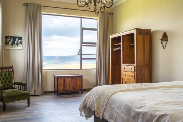 Apartment (Maluti View) | In-room safe, desk, WiFi (free), individually decorated