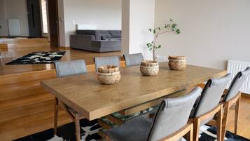 Villa | In-room dining