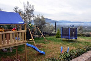 Children's play area - outdoor - Villa Konstantina (Nafplio)