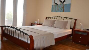 Villa | 6 bedrooms, iron/ironing board, travel cot, free WiFi