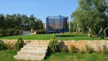 Children’s play area – outdoor