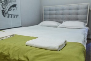 Een strijkplank/strijkijzer, gratis wifi, beddengoed