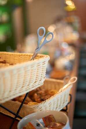 Tägliches Frühstücksbuffet (17.9 EUR pro Person)