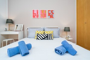 3 slaapkamers, een strijkplank/strijkijzer, gratis wifi, beddengoed