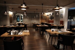 فطور أوروبي يوميًا بتكلفة قدرها (18.90 EUR للشخص)