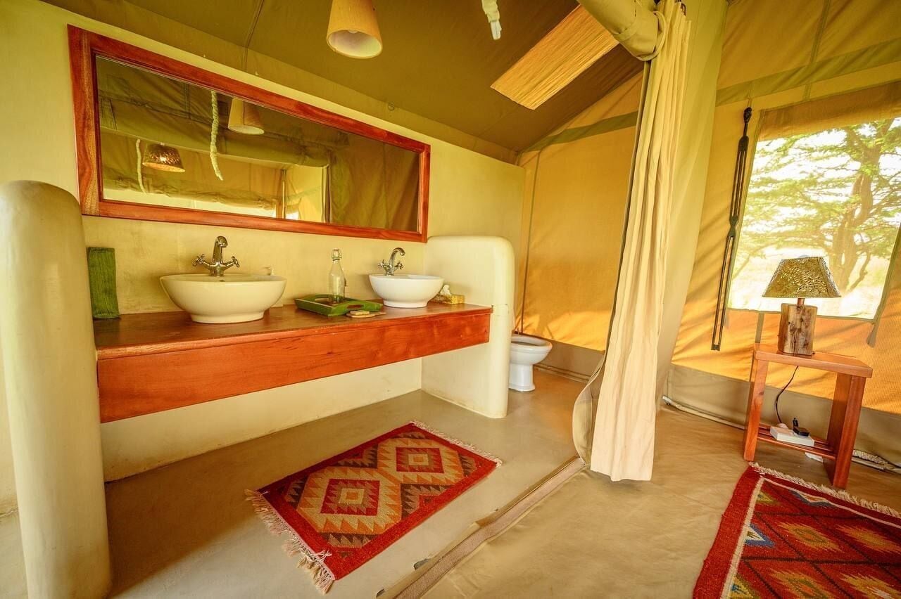 高級帳棚 | 浴室 | 淋浴設備、淋浴花灑、名牌盥洗用品、毛巾